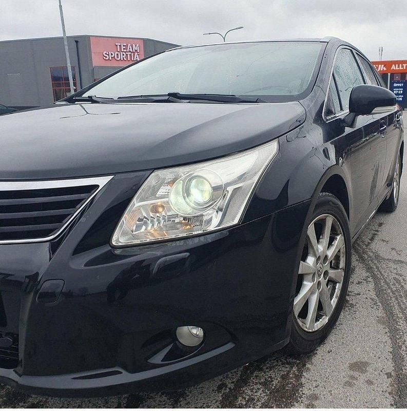 Svart Begagnad 2010 Toyota Avensis Multidrive S Kombi | 63 000 kr (Bra pris) - Bild 1/3