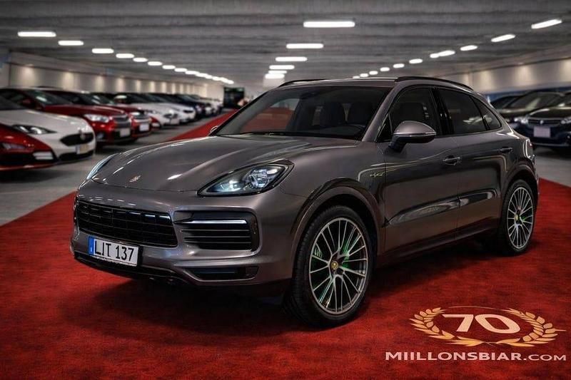 Gråmetallic Begagnad 2021 Porsche Cayenne SUV | 699 800 kr (Bra pris) - Bild 1/4