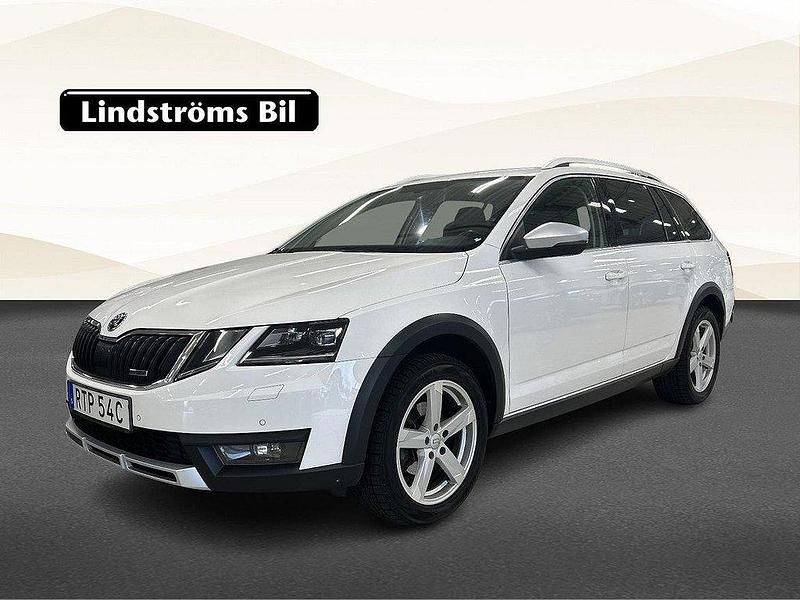 Vit Begagnad 2018 Skoda Octavia Scout Kombi | 219 000 kr (Superpris) - Bild 1/3