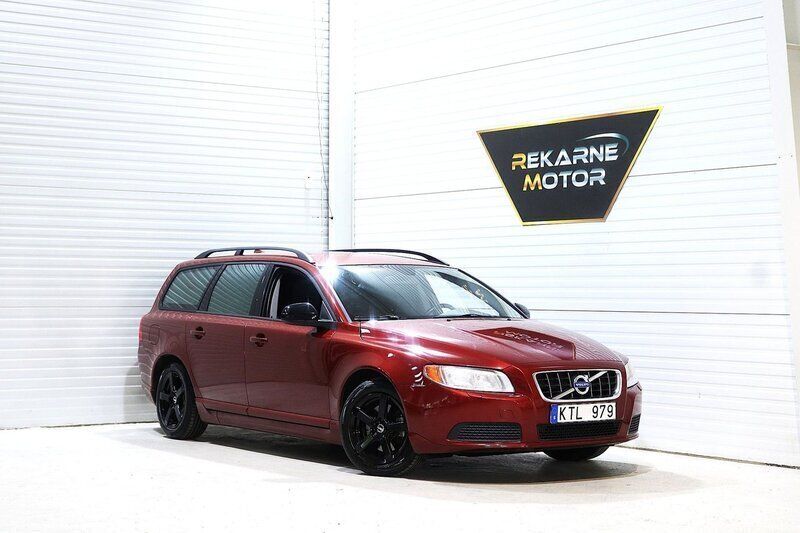 Röd Begagnad 2010 Volvo V70 Drive Kinetic Kombi | 49 800 kr (Marknadspris) - Bild 1/3