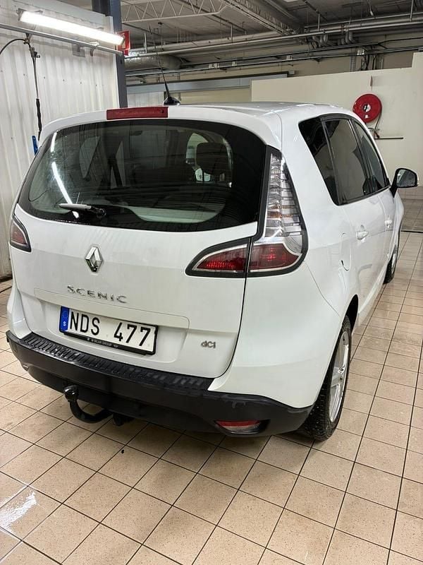 Begagnad Renault Scénic III 110 HK (80 kW) 2013 Vit