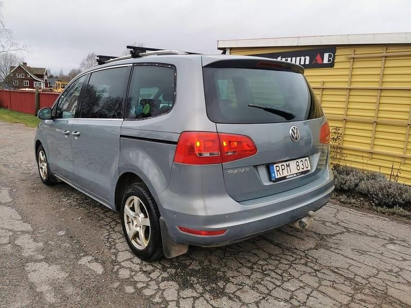 Begagnad VW Sharan 150 HK (110 kW) 2011 Grå Minibuss