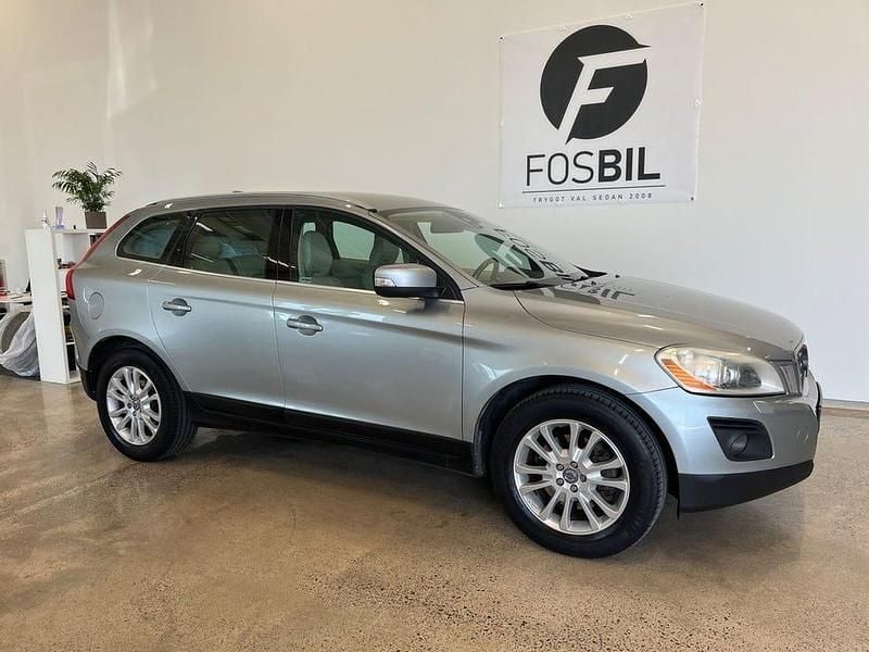 Silver Begagnad 2010 Volvo XC60 Summum SUV | 109 900 kr (Marknadspris) - Bild 1/3