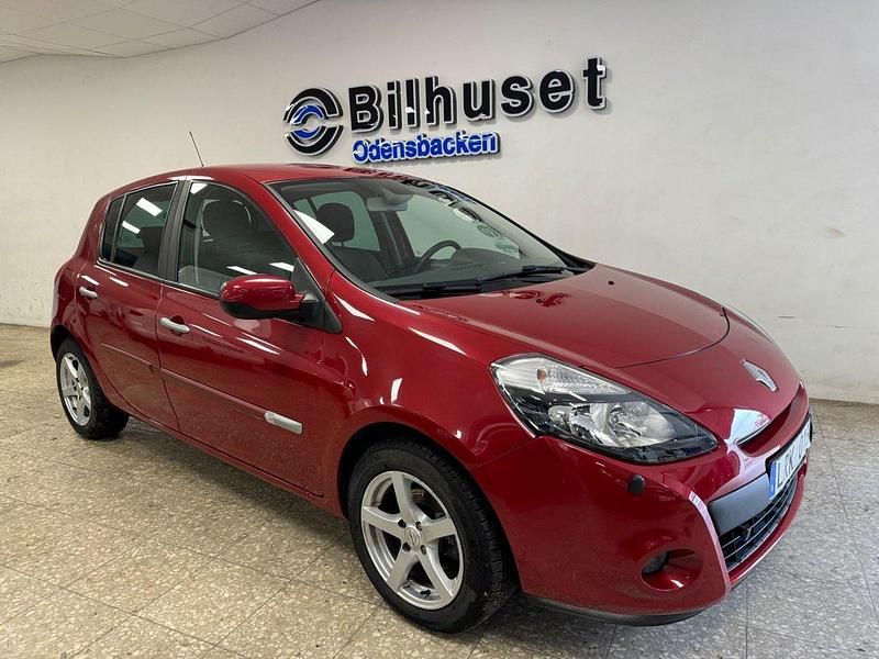 Röd Begagnad 2011 Renault Clio R.S. Halvkombi | 54 900 kr (Lite dyr) - Bild 1/4