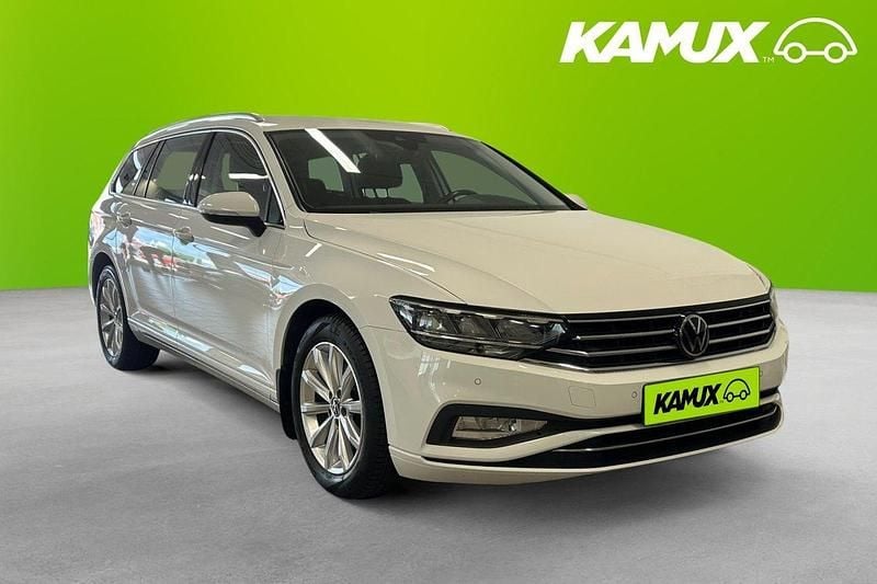 Vit Begagnad 2021 VW Passat Kombi | 194 900 kr (Superpris) - Bild 1/4