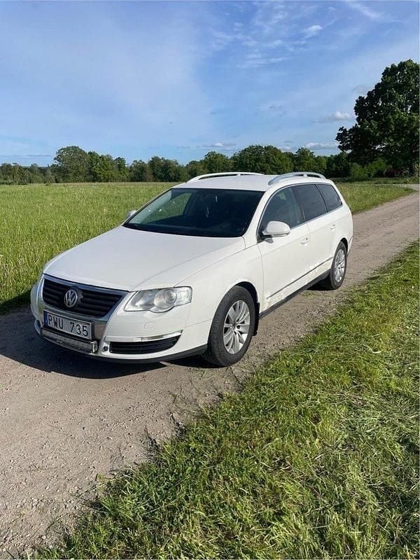 Vit Begagnad 2010 VW Passat Kombi | 24 000 kr (Marknadspris) - Bild 1/4