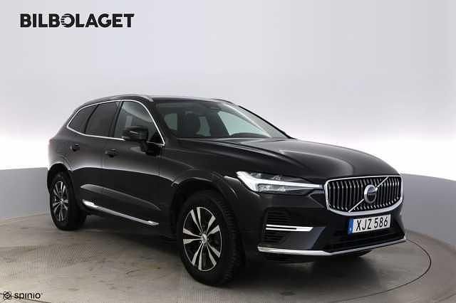 Grå Begagnad 2023 Volvo XC60 Core SUV | 479 500 kr (Bra pris) - Bild 1/4