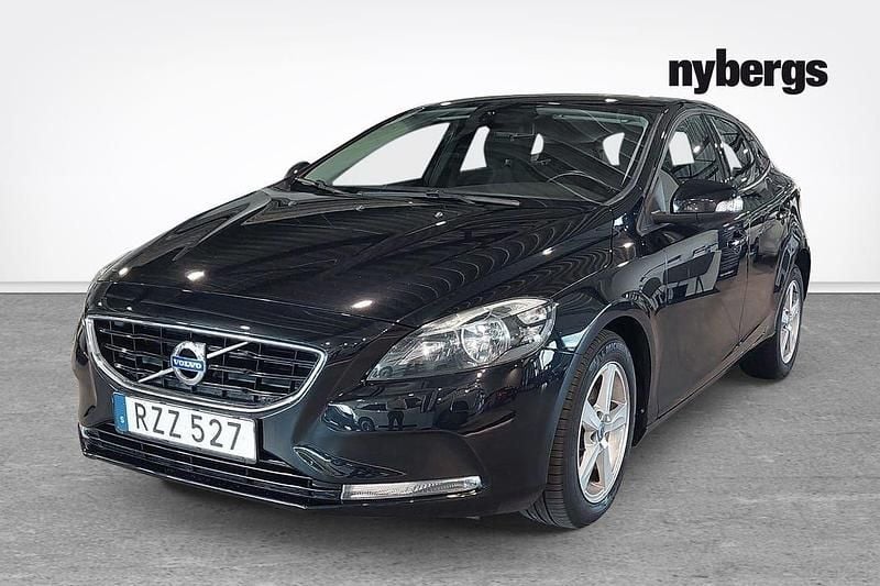 Svart Begagnad 2015 Volvo V40 Kinetic Kombi | 135 000 kr (Marknadspris) - Bild 1/4