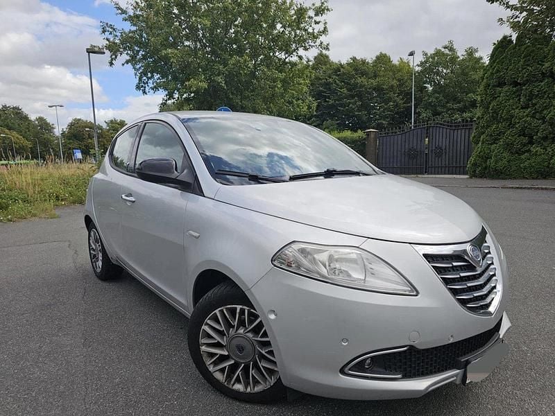 Begagnad 2012 Lancia Ypsilon Halvkombi | 38 000 kr - Bild 1/4