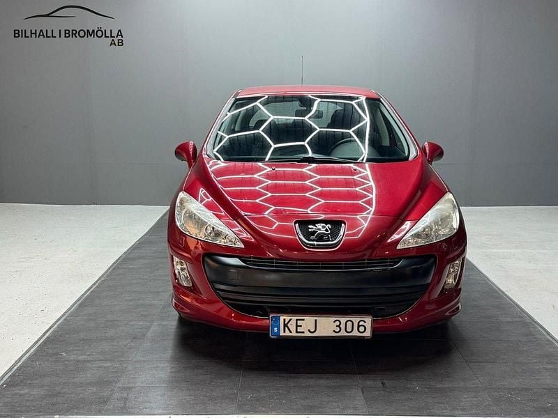 Röd Begagnad 2010 Peugeot 308 Halvkombi | 59 900 kr (Marknadspris) - Bild 1/4