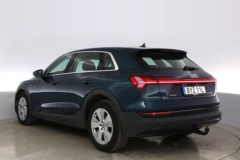 Begagnad Audi e-tron 230 kW (313 HK) 2020 Blå SUV