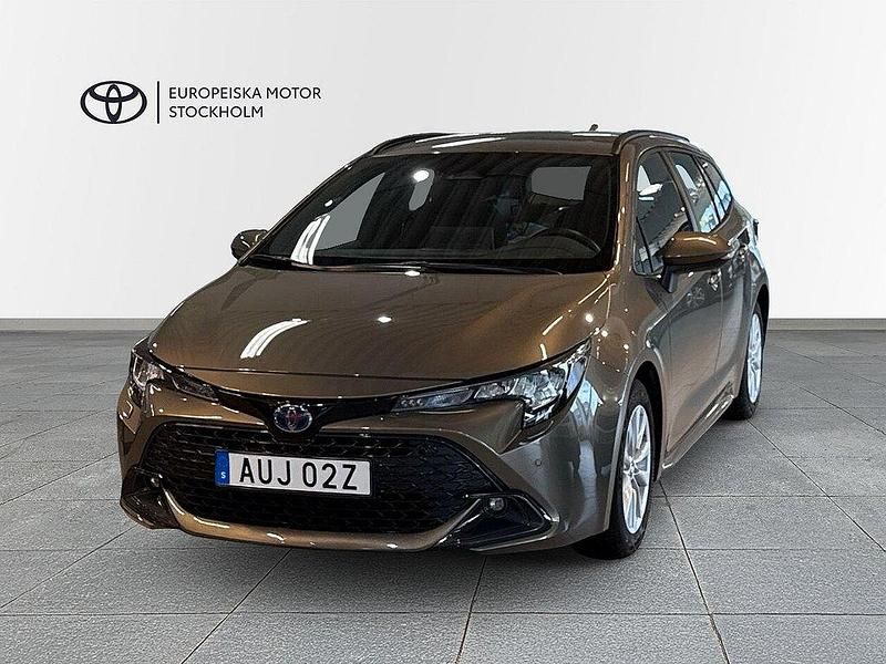 Grön Begagnad 2024 Toyota Corolla Active Kombi | 299 900 kr (Marknadspris) - Bild 1/3