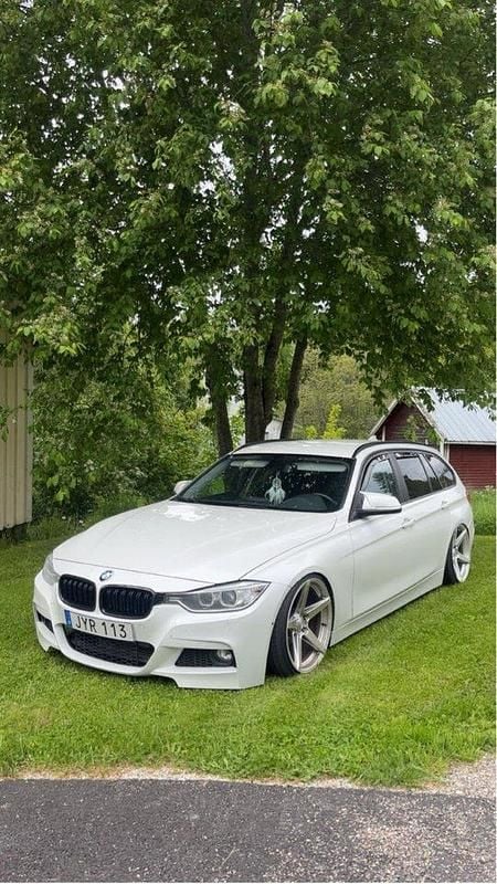 Vit Begagnad 2014 BMW 318 M Sport Kombi | 120 000 kr (Marknadspris) - Bild 1/4
