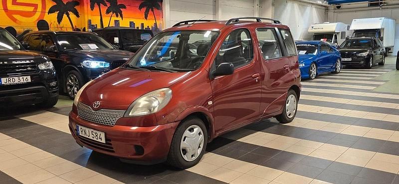 Röd Begagnad 2000 Toyota Yaris Verso Minibuss | 29 900 kr (Marknadspris) - Bild 1/4