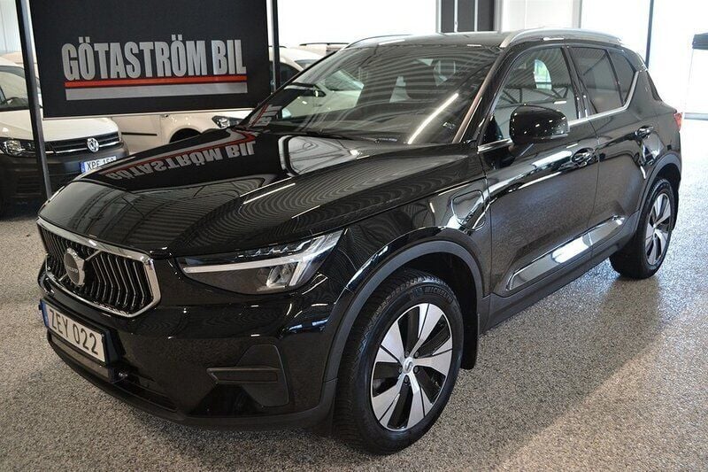 Svart Begagnad 2022 Volvo XC40 Momentum SUV | 338 000 kr (Bra pris) - Bild 1/4