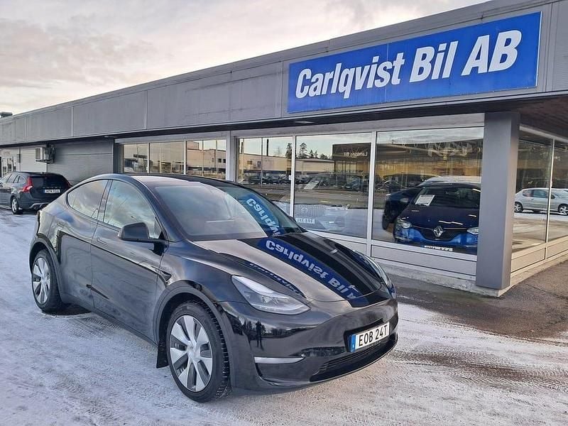 Svart Begagnad 2024 Tesla Model Y Long Range AWD SUV | 465 000 kr (Marknadspris) - Bild 1/4