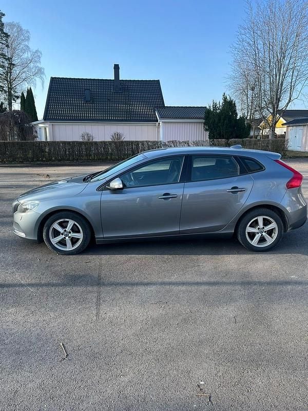 Begagnad 2015 Volvo V40 | 99 000 kr (Superpris) - Bild 1/4