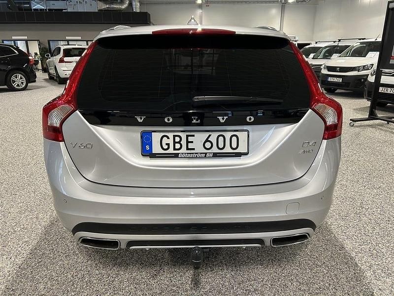 Begagnad Volvo V60 CC Summum 190 HK (139 kW) 2016 Silver Kombi