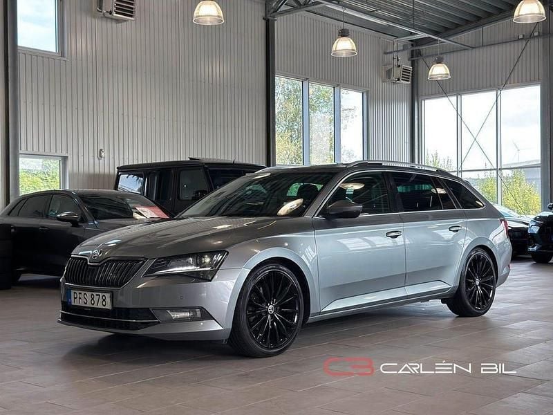 Grå (grå metallic) Begagnad 2017 Skoda Superb Kombi | 174 900 kr (Bra pris) - Bild 1/3