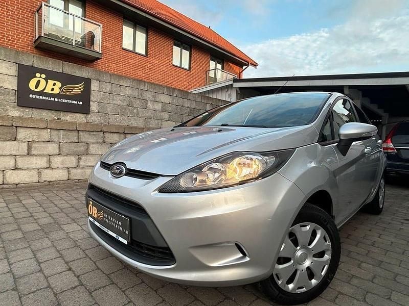 Begagnad Ford Fiesta Trend 82 HK (60 kW) 2010 Grå Halvkombi