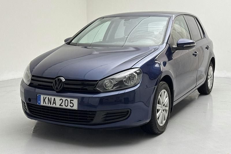 Mörkblå Begagnad 2010 VW Golf VI | 44 000 kr (Bra pris) - Bild 1/4