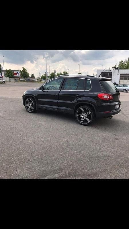 Svart Begagnad 2010 VW Tiguan Sportline SUV | 65 000 kr (Bra pris) - Bild 1/4