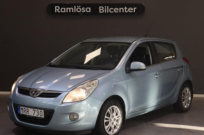 Begagnad Hyundai i20 Premium 78 HK (57 kW) 2011 Ljusblå Halvkombi