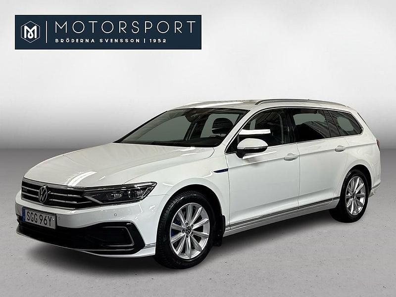 Vit Begagnad 2021 VW Passat GTE Kombi | 269 900 kr (Marknadspris) - Bild 1/3