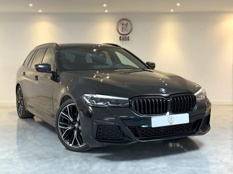 Svart Begagnad 2023 BMW 520 M Sport Kombi | 379 000 kr (Bra pris) - Bild 1/4