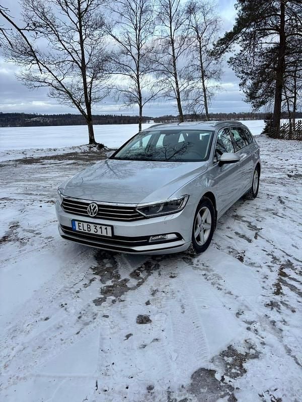 Begagnad VW Passat Executive 150 HK (110 kW) 2015 Silver metallic