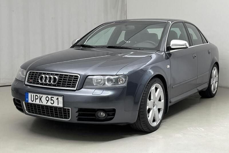 Grå Begagnad 2004 Audi S4 Sedan | 74 000 kr - Bild 1/4