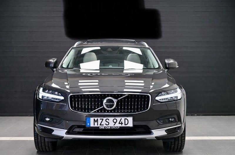 Begagnad Volvo V90 CC 240 HK (176 kW) 2021 Kombi