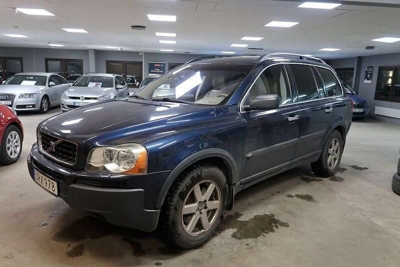 Mörkblå Begagnad 2004 Volvo XC90 Standard SUV | 27 500 kr (Superpris) - Bild 1/4