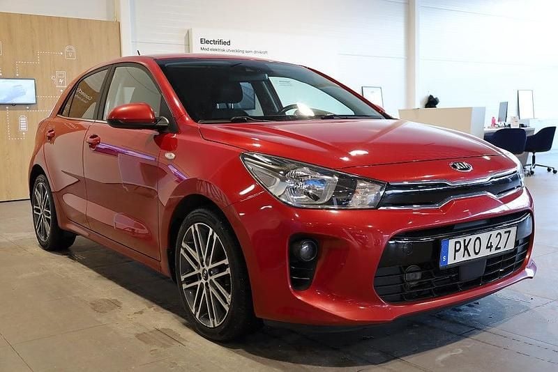 Begagnad Kia Rio Advance 84 HK (61 kW) 2017 Röd (signal red metallic) Halvkombi
