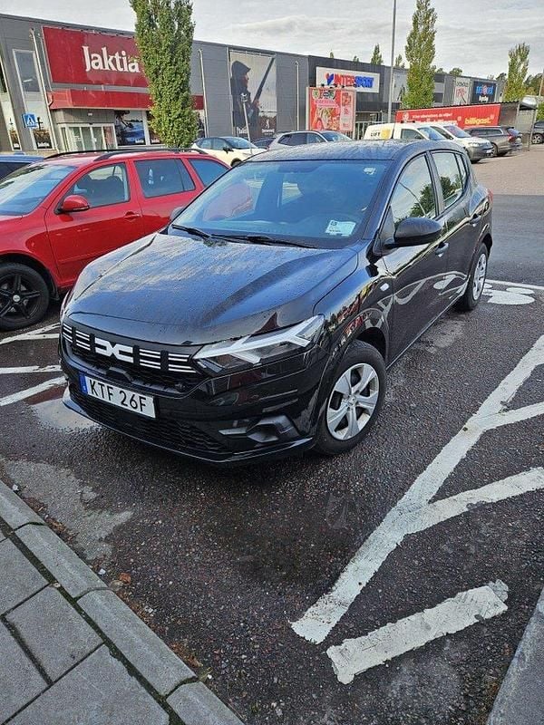 Svart Begagnad 2023 Dacia Sandero Halvkombi | 135 000 kr (Bra pris) - Bild 1/1