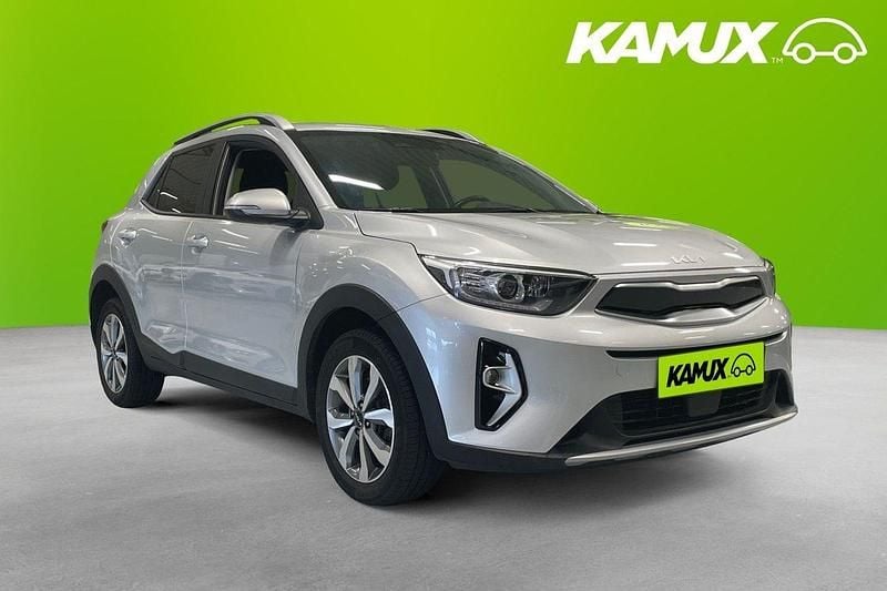Grå Begagnad 2023 Kia Stonic 2 SUV | 234 900 kr (Lite dyr) - Bild 1/3