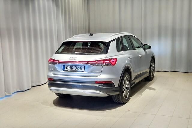 Begagnad Audi Q4 e-tron Proline 152 kW (207 HK) 2024 Florettsilver metallic SUV