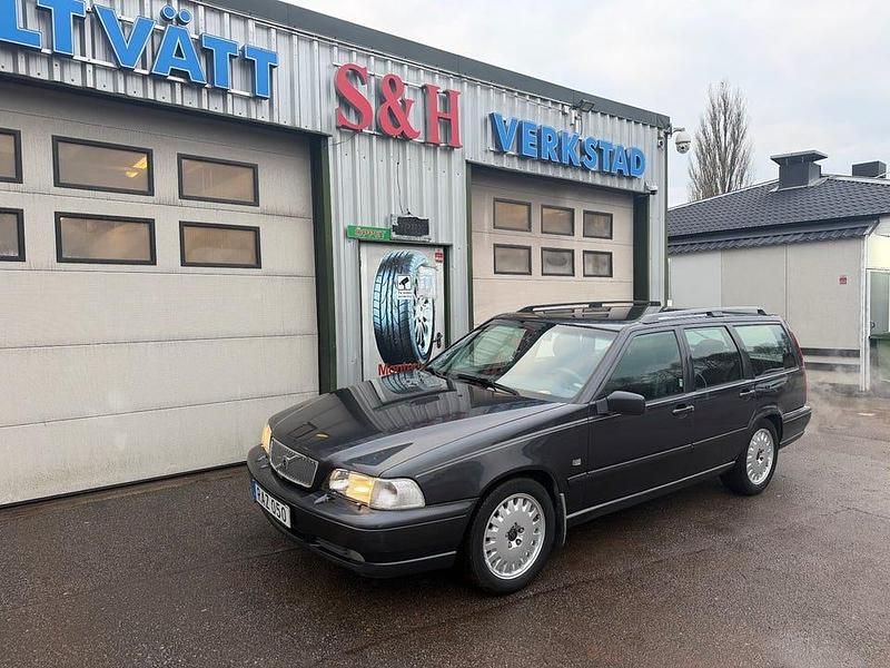 Mörkgrå Begagnad 1999 Volvo V70 Kombi | 22 900 kr (Dyr) - Bild 1/4