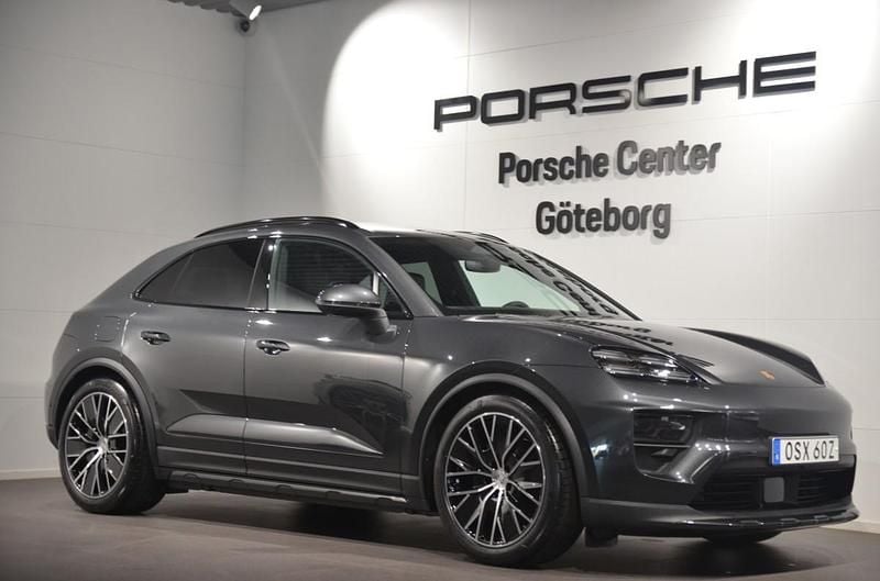 Grå (grey) Ny 2025 Porsche Macan SUV | 1 206 900 kr (Superpris) - Bild 1/4