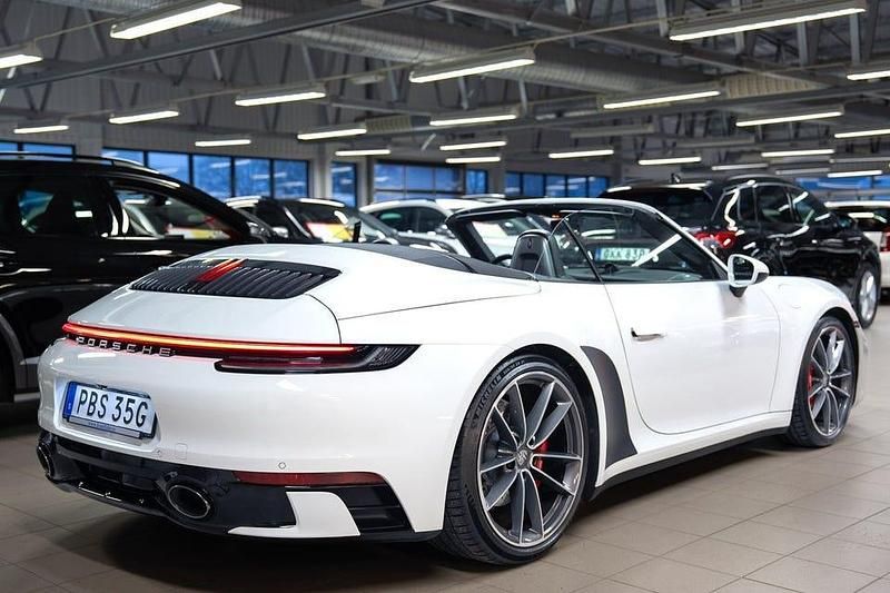 Begagnad Porsche 911 Carrera S 450 HK (330 kW) 2020 Flerfärgad Cab