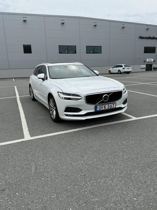 Vit Begagnad 2017 Volvo V90 Momentum Kombi | 190 000 kr (Marknadspris) - Bild 1/4