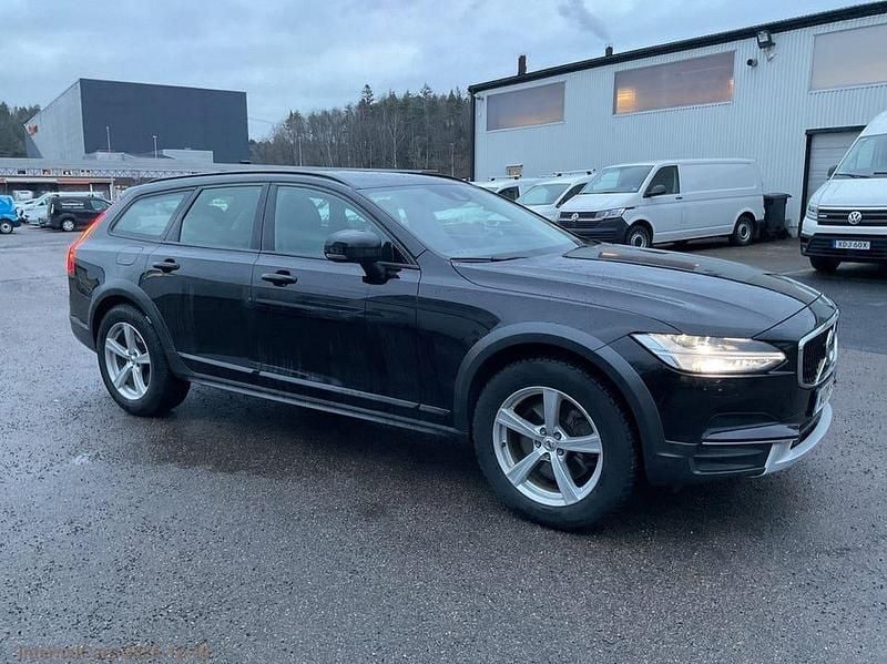 Begagnad Volvo V90 CC 190 HK (139 kW) 2018 Svart Kombi