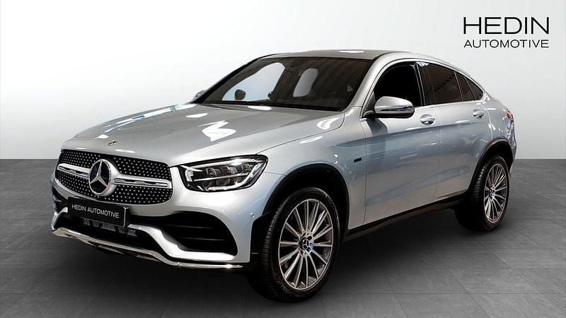 Silver Begagnad 2021 Mercedes GLC300 AMG Sportkupé | 394 900 kr (Bra pris) - Bild 1/4