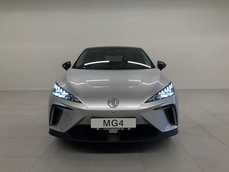 Begagnad MG MG4 EV Luxury 150 kW (204 HK) 2022 Okänd Halvkombi