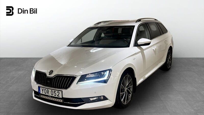 Vit Begagnad 2017 Skoda Superb LAURIN & KLEMENT Kombi | 239 900 kr (Marknadspris) - Bild 1/4