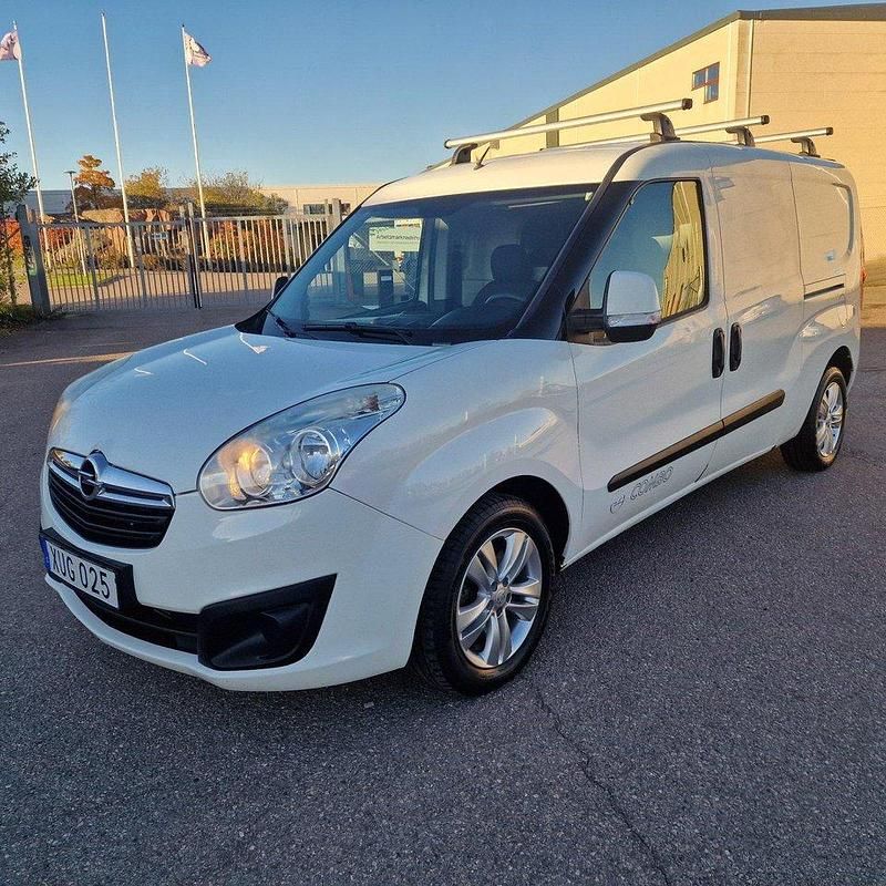 Vit Begagnad 2017 Opel Combo Minibuss | 55 000 kr (Bra pris) - Bild 1/4