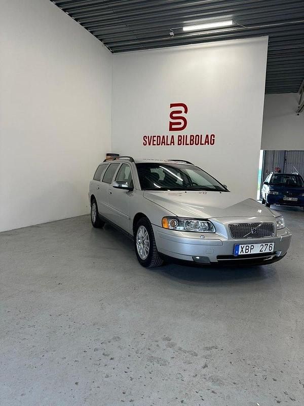 Ljusgrå (grå) Begagnad 2006 Volvo V70 Dynamic Kombi | 48 900 kr (Lite dyr) - Bild 1/4