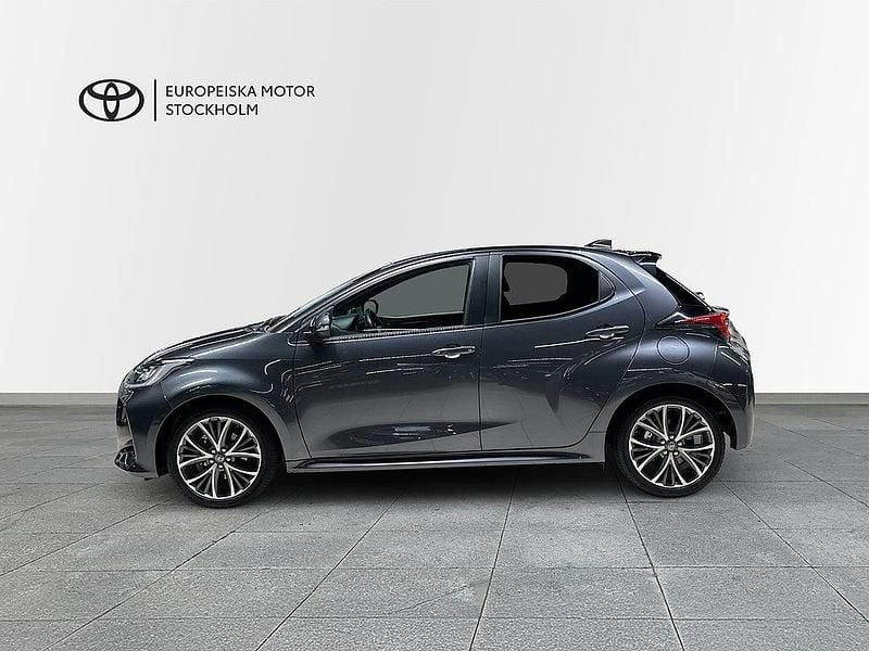 Begagnad Toyota Yaris Hybrid Style 131 HK (96 kW) 2024 Mörkgrå (grå) Halvkombi