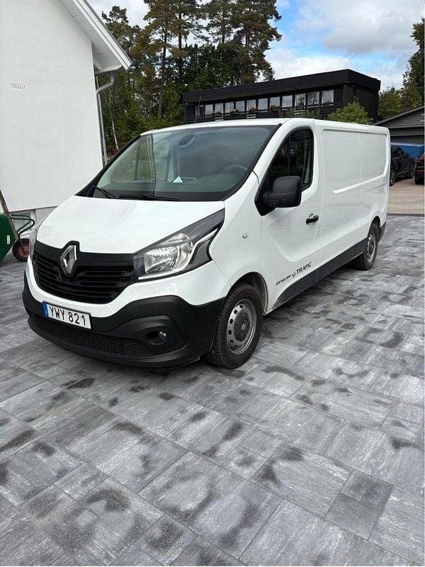 Vit Begagnad 2017 Renault Trafic Van | 109 000 kr (Superpris) - Bild 1/4