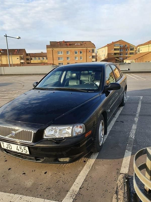 Begagnad 2002 Volvo S80 Sedan | 12 000 kr (Superpris) - Bild 1/3